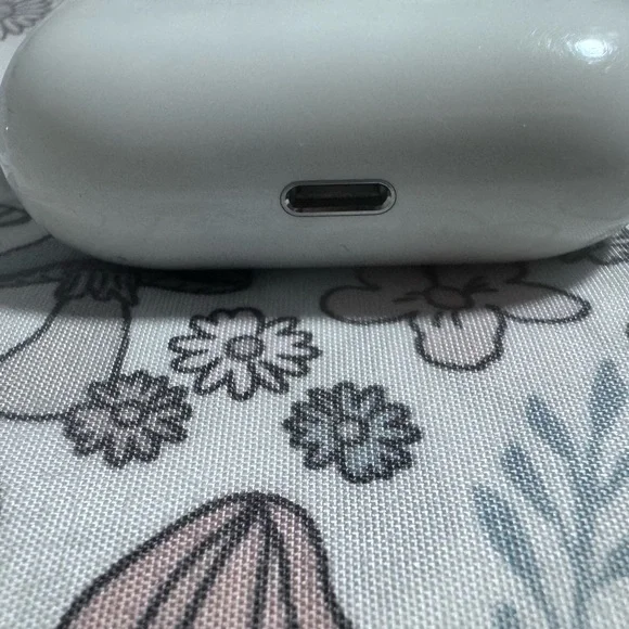 Apple - AirPods 3 Generation Lightning Charging Case